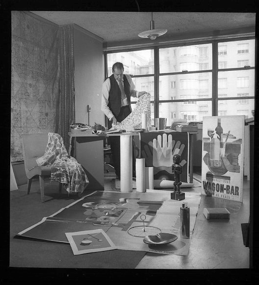 Fotografía de John Valcon de 1949 de la tarea en la que John estaba trabajando en el Museo de Arte Moderno.