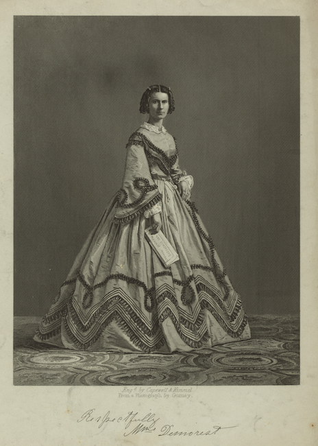 Gravure d'Ellen Demorest tenant un exemplaire de son magazine, "Mme. Demorest's Mirror of Fashions"