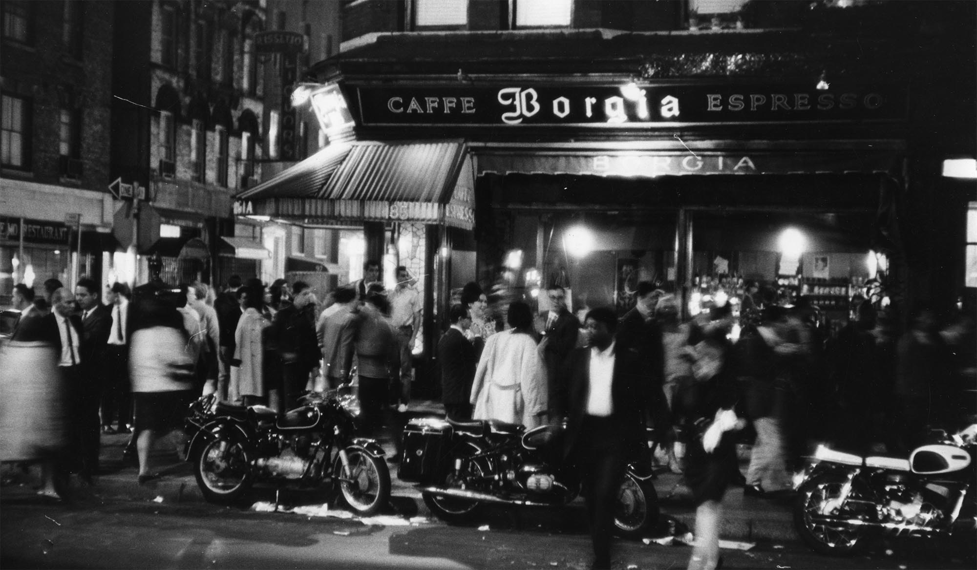 Fuera de Caffe Borgia, en MacDougal y Bleecker Sts., 1966