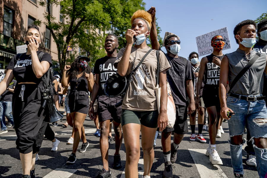 Manifestantes en la Marcha del Millón de Personas, Brooklyn NYC el 19 de junio de 2020