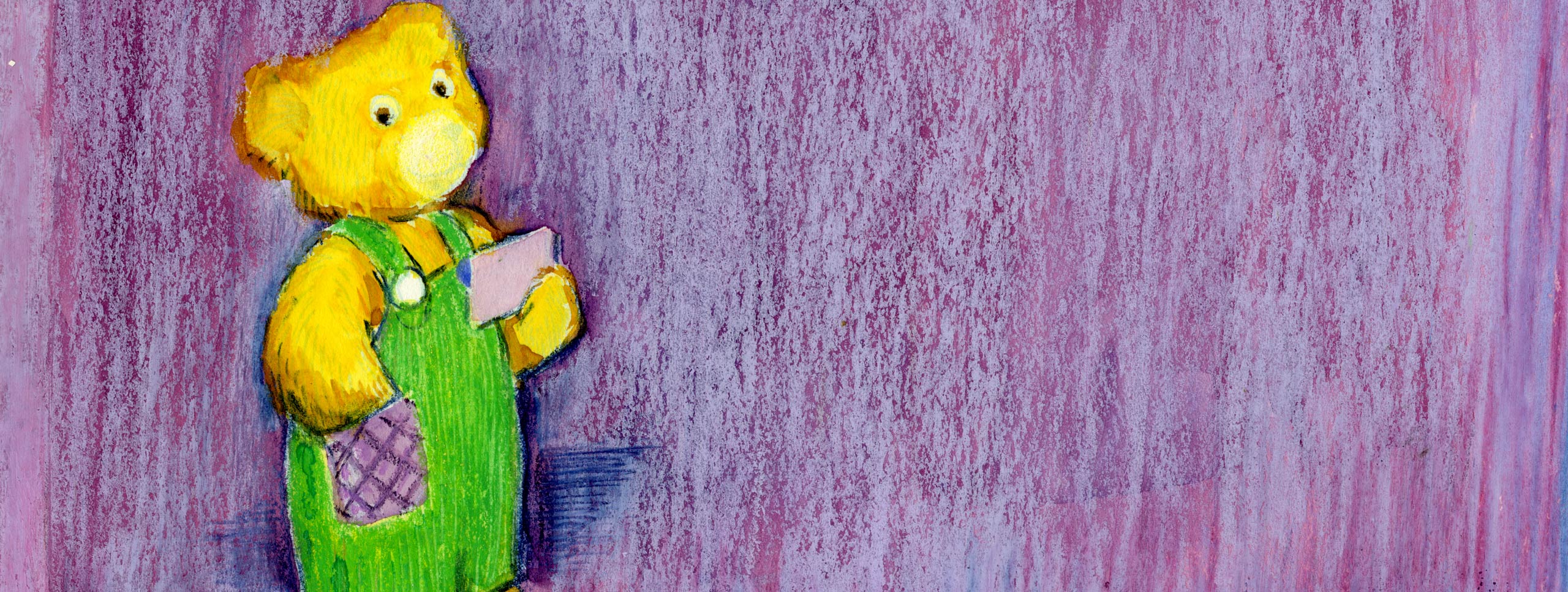 金のテディベアと紫色の背景。 クマは紫色のポケットのある緑のオーバーオールを着ており、ノートカードを持っています