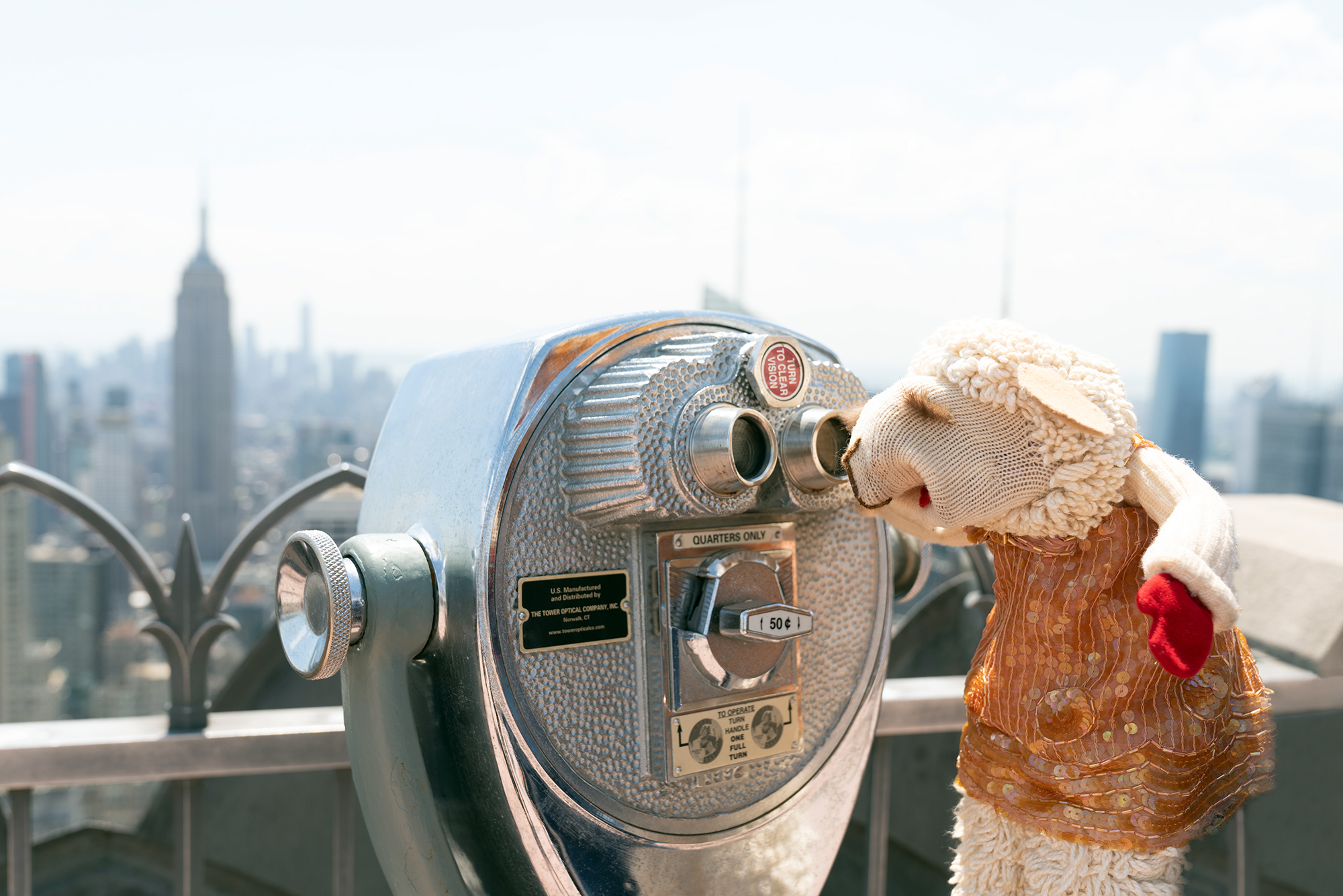 Lamb Chop no deck de observação do Rockefeller Center