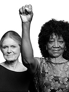 Una imagen de Gloria Steinem y Dorothy Pitman Hughes