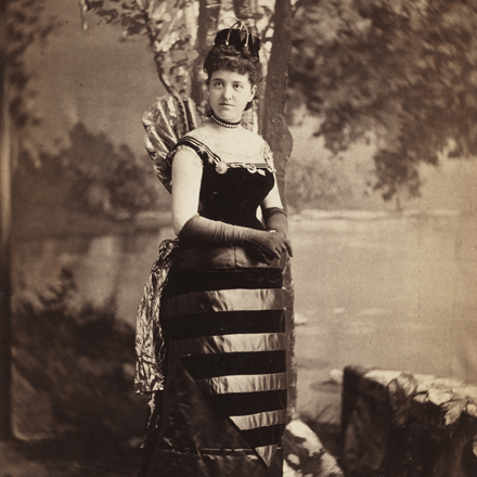 Mora (b. 1849). Sra. William Seward Webb (neé Lila O. Vanderbilt).