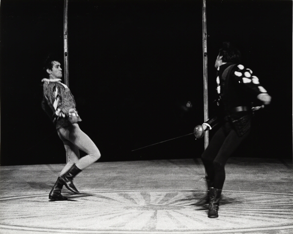 未知。 [马丁·辛恩（Martin Sheen）饰演罗密欧（Romeo）和汤姆·阿尔德雷奇（Tom Aldredge）饰演Tybalt。] 1968年。纽约市博物馆。 F2013.41.298