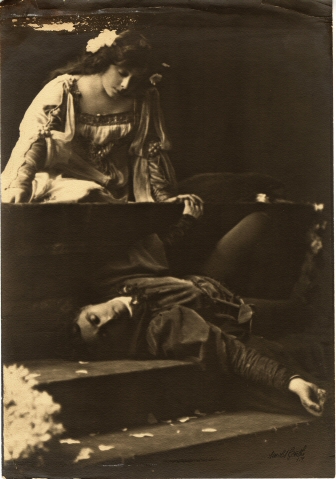 Arnold Genthe. [Julia Marlowe as Juliet and E. H. Sothern as Romeo.] ca. 1905. Museum of the City of New York. F2013.41.299