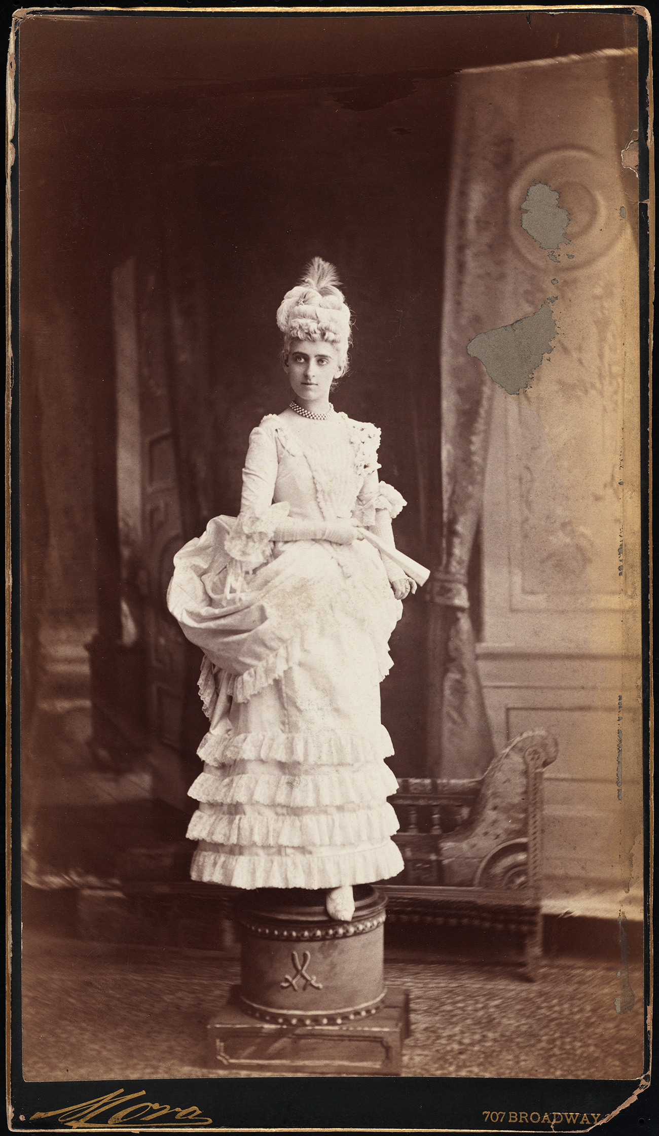 Mora (n. 1849). Senhorita Henrietta Strong (mais tarde Sra. Daniel E. Temendo).