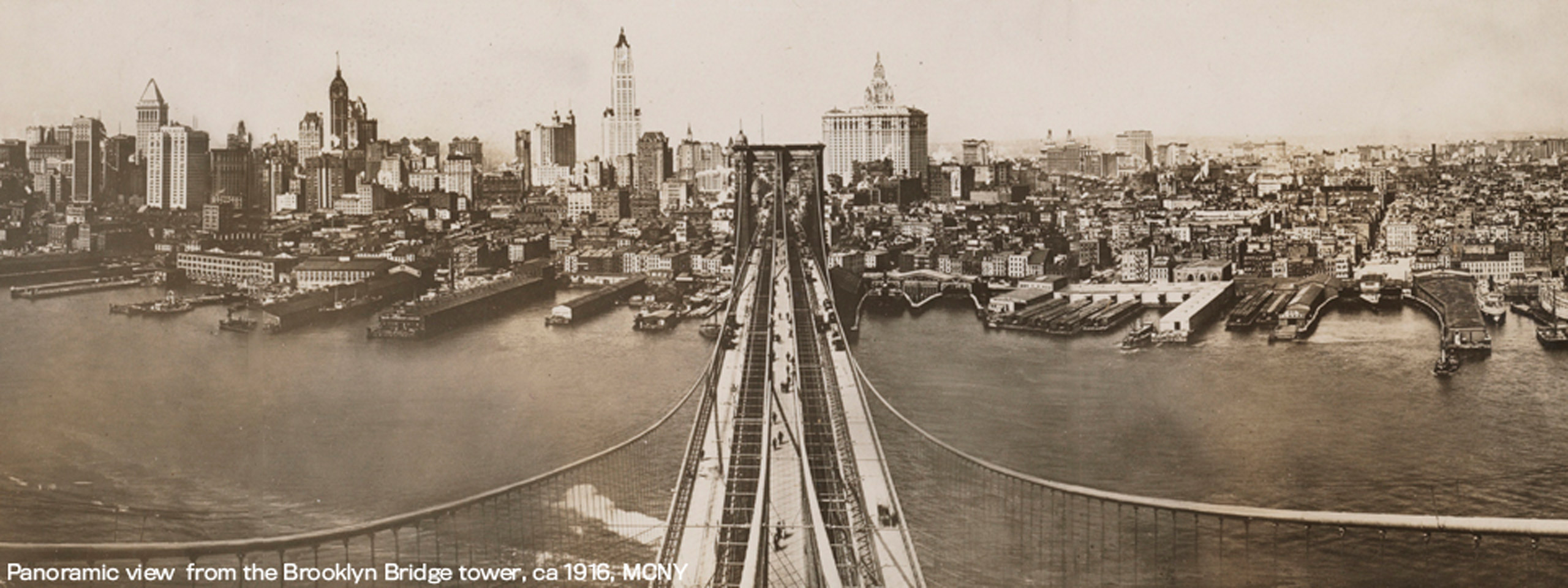 Vista panorámica desde la torre del puente de Brooklyn alrededor de 1916