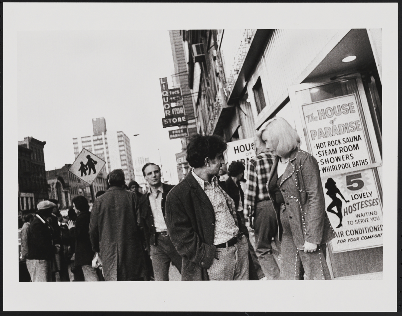 Leland Bobbé, 1976 년 타임 스퀘어, 파라다이스 하우스, 아카이 벌 피그먼트 프린트, 작가의 선물. 2016. 2016.10.17.
