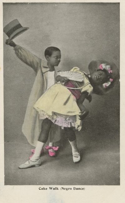 Carte postale montrant un jeune garçon et une fille afro-américaine dansant en robe de soirée