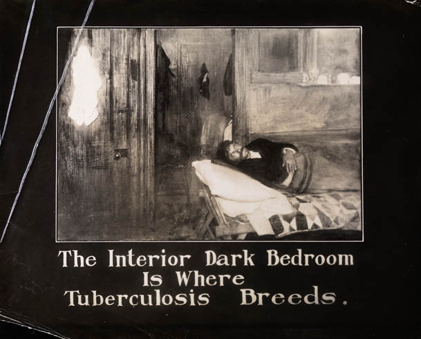 Jacob A. Riis, El dormitorio interior oscuro es donde se reproduce la tuberculosis
