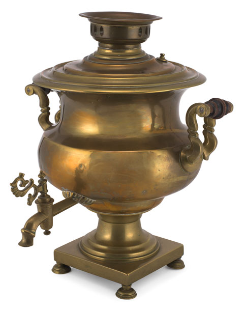 Ensemble Samovar utilisé pour servir le thé aux visiteurs immigrants