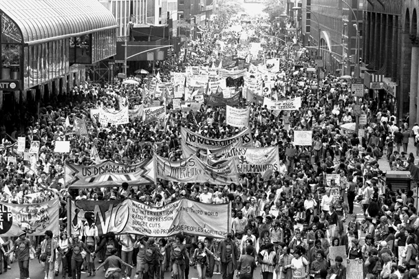 Manifestação antinuclear na 42nd Street