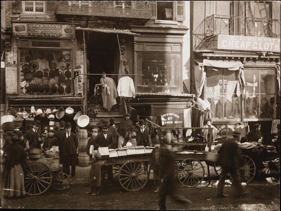 Byron Company. [Vendedores ambulantes, 1898. Hester St.] Museo de la ciudad de Nueva York. 93.1.1.18132.