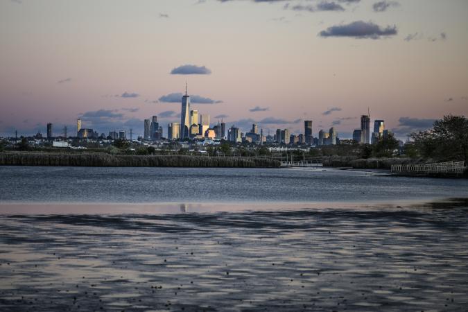 New York depuis les marais autour de la rivière Hackensack dans le New Jersey