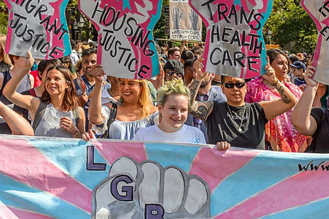 Imagen del proyecto contra la violencia marchando en el Día de Acción Trans por la Justicia Social y Económica de Nueva York