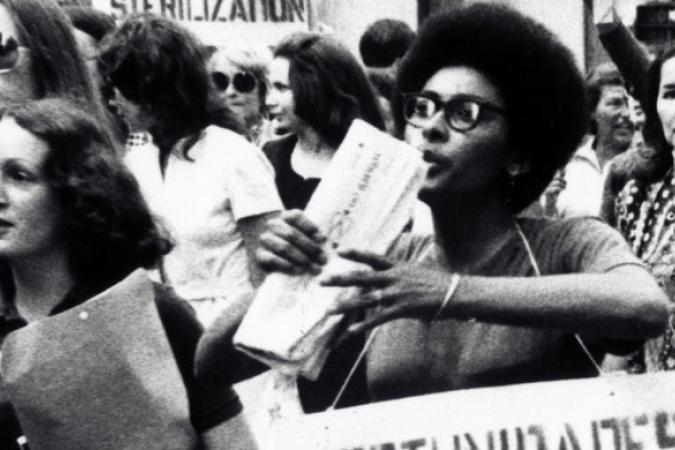 No 50º aniversário do sufrágio feminino nacional, Betty Friedan liderou a greve das mulheres pela marcha pela igualdade