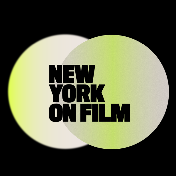 두 개의 겹쳐진 밝은 녹색 원 위에 검은색 텍스트로 "New York on Film"이라는 단어가 표시됩니다.