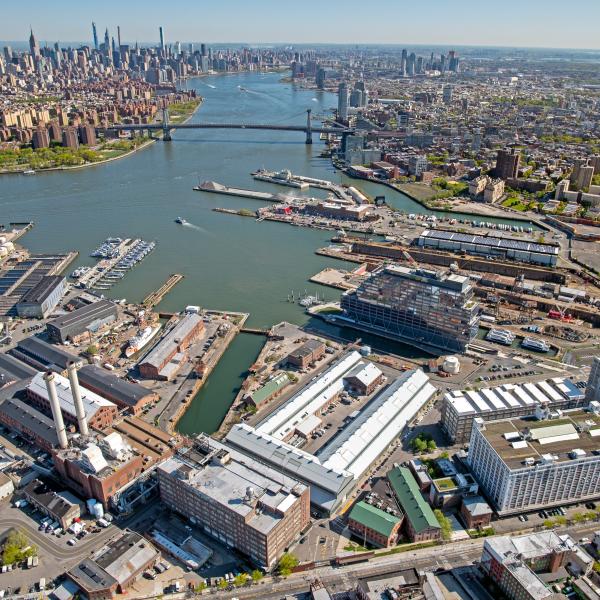 布鲁克林海军船坞的鸟瞰图