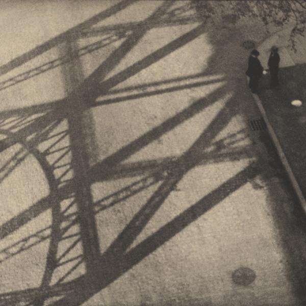 Paul Strand, desde el viaducto, 125th Street, Nueva York, 1915, huecograbado