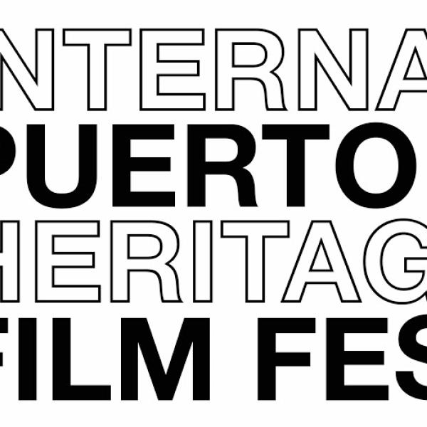 국제 푸에르토리코 헤리티지 영화제(International Puerto Rican Heritage Film Festival)는 필름 릴 그래픽 옆에 굵은 검은색 글자로 쓰여 있습니다.