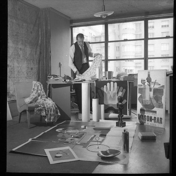 Fotografia de John Valcon, de 1949, da tarefa em que John estava trabalhando no Museu de Arte Moderna.