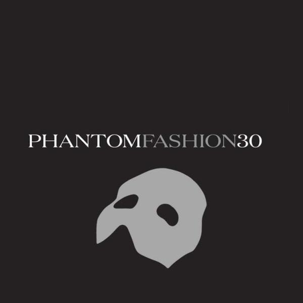 黒の背景に白の「オペラ座の怪人」マスク、テキスト「PHANTOM FASHION 30」