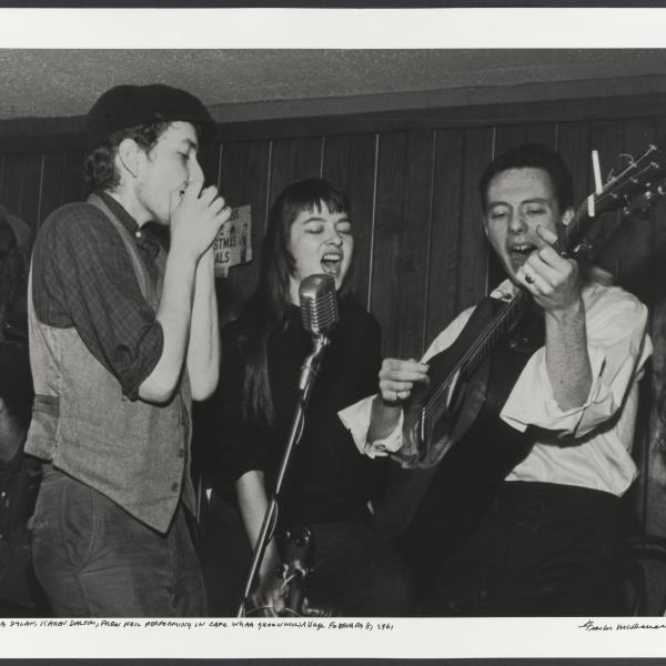 Bob Dylan, Karen Dalton, and Fred Neil performing at Café Wha?, Greenwich Village, February 8, 1961. Photo by Fred W. McDarrah. © Fred W. McDarrah/MUUS Collection.