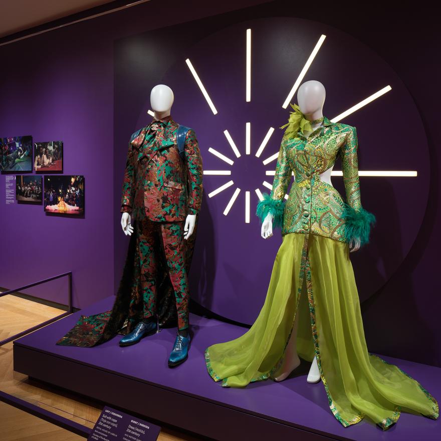 Installation of Urban Stomp with two mannequins in front of a purple wall