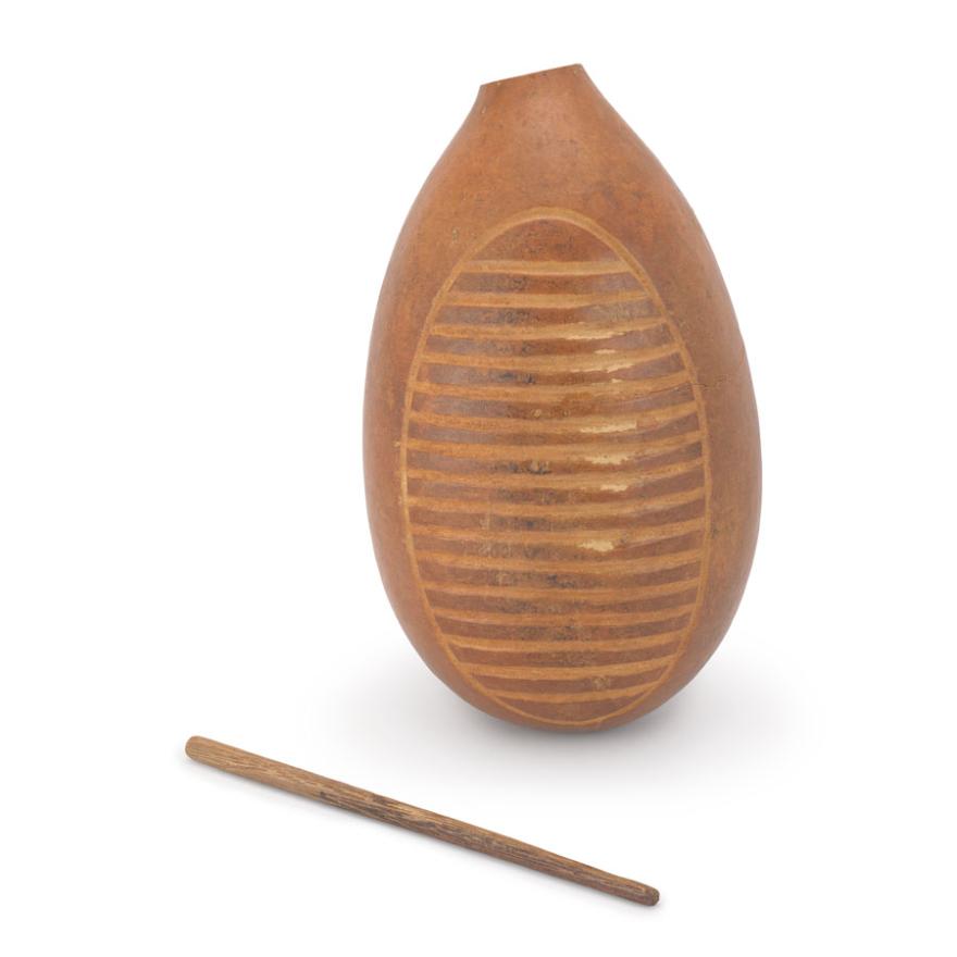 Guiro, un instrumento hecho de una calabaza hueca con surcos cortados, y un palo usado para tocarlo