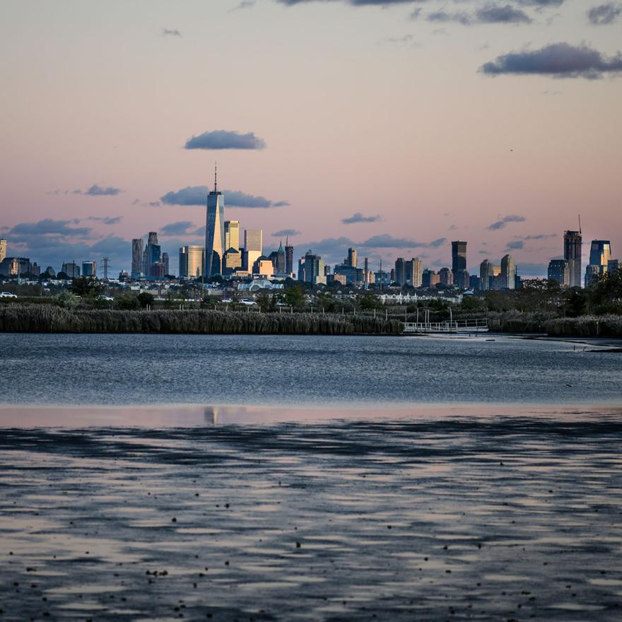 New York depuis les marais autour de la rivière Hackensack dans le New Jersey