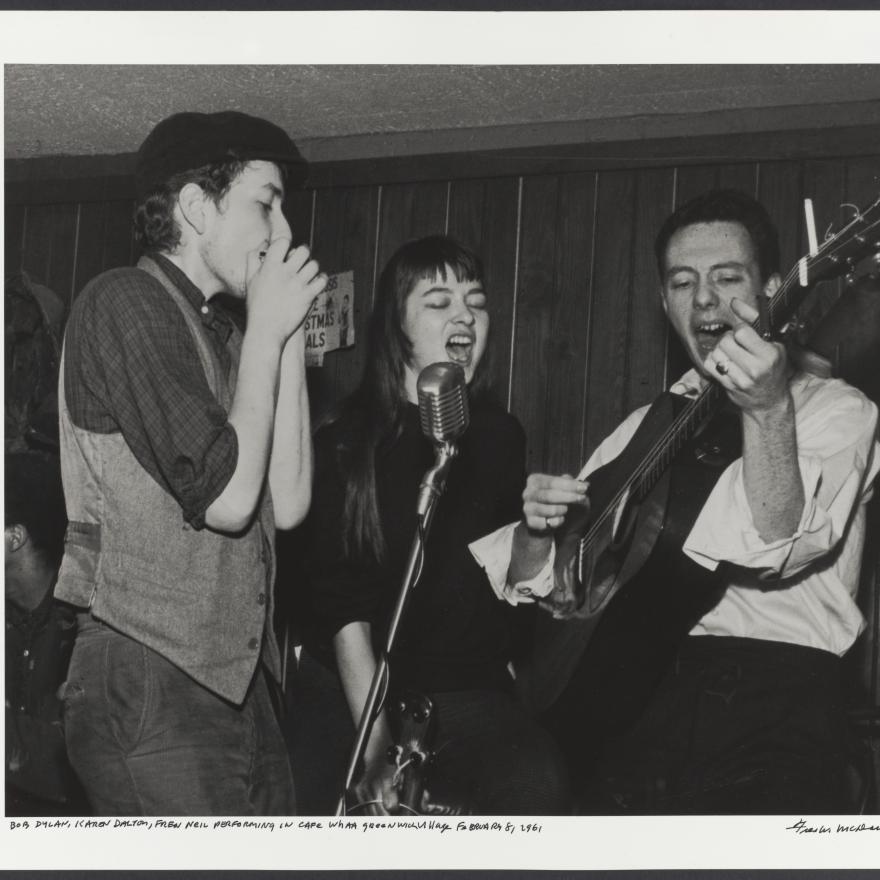 Bob Dylan, Karen Dalton, and Fred Neil performing at Café Wha?, Greenwich Village, February 8, 1961. Photo by Fred W. McDarrah. © Fred W. McDarrah/MUUS Collection.