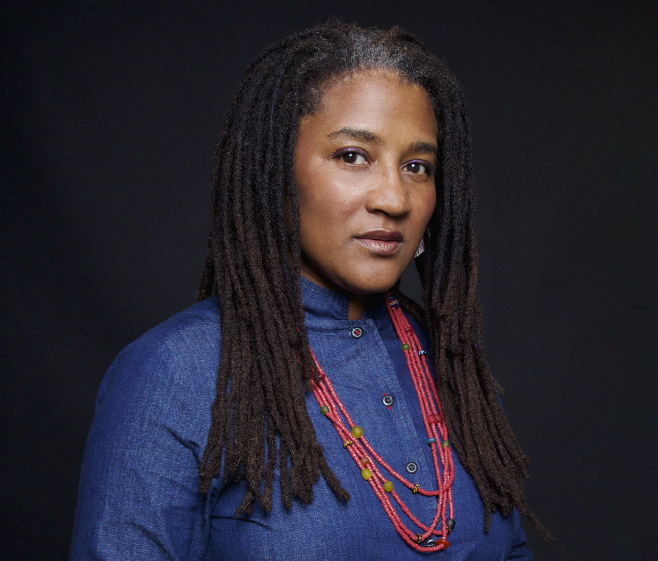 Conversa virtual da sua cidade natal com a dramaturga Lynn Nottage