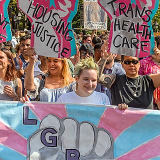 Imagen del proyecto contra la violencia marchando en el Día de Acción Trans por la Justicia Social y Económica de Nueva York