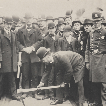 Primeiro trabalho real nas ruas Bleecker e Greene. ca. 1900. Museu da cidade de Nova York.