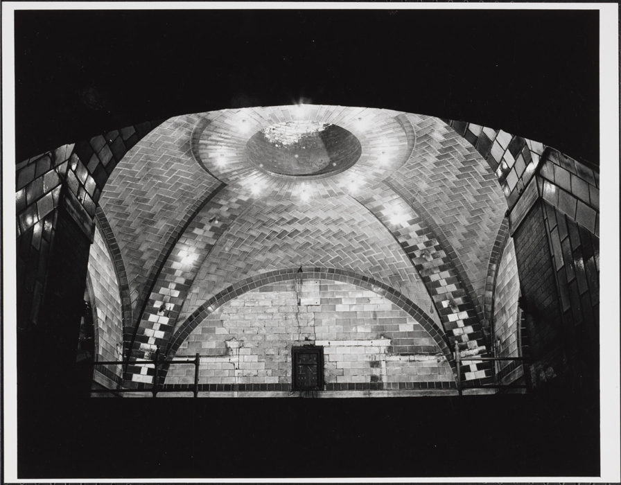 Ed Spiro. Change booth area, City Hall Station. 1972. Museum of the City of New York. X2010.11.13576.